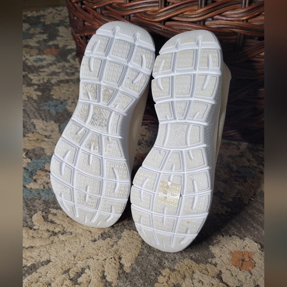 Skechers Memory Foam sneakers, women's size 5.5 - Picture 4 of 5